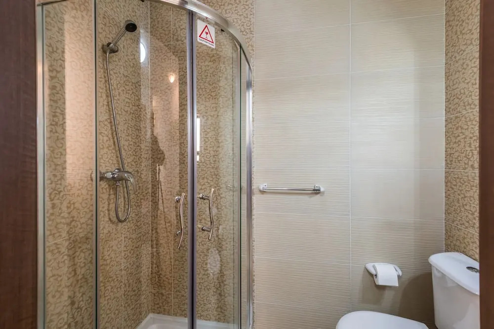 Blue Harbour 4 – Seafront 3 bedroom self catering holiday apartment with terrace