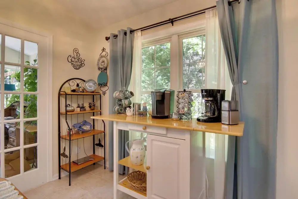 2 Mi to Golf: Hot Tub Hideaway in Ocean Pines