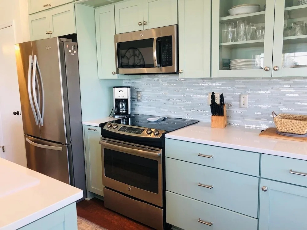 Holden Hideaway 2 Bedroom Condo by RedAwning