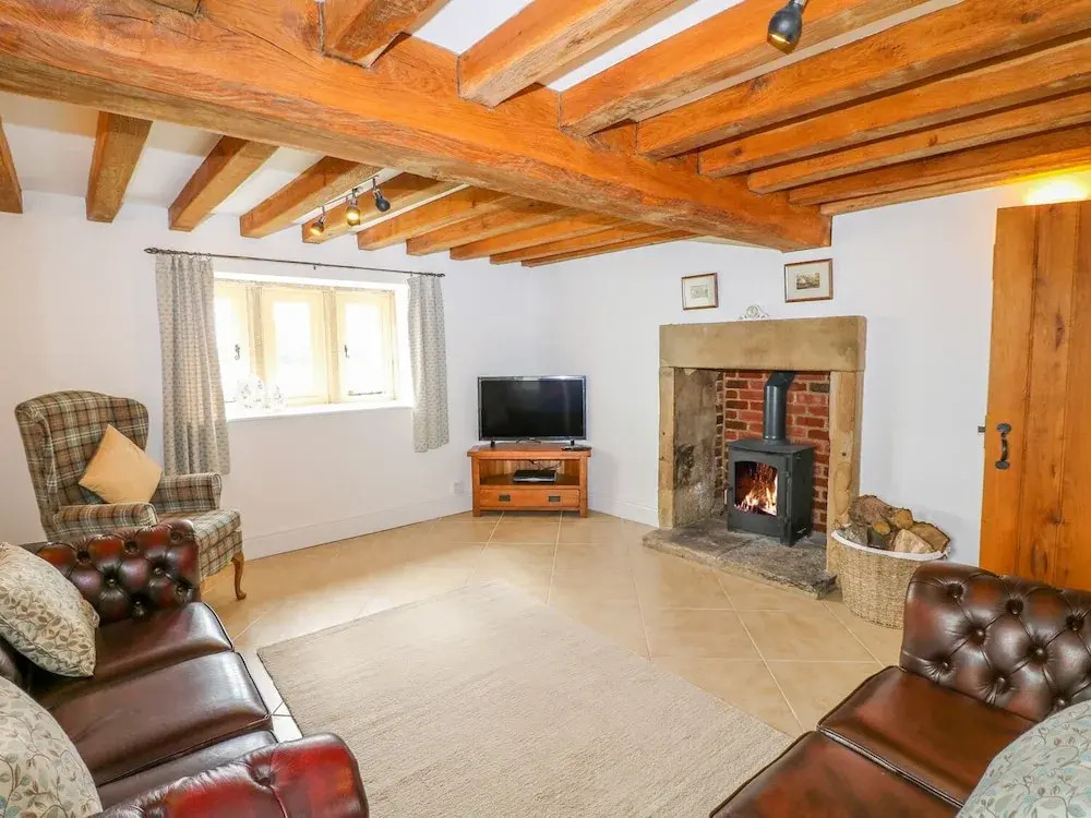 Woodthorpe Cruck Cottage
