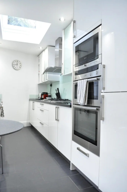 Stunning 3 Bedroom Bath