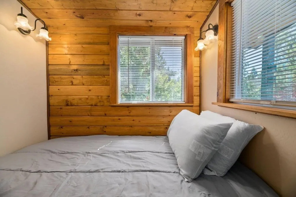 Rosy Cozy Cabin