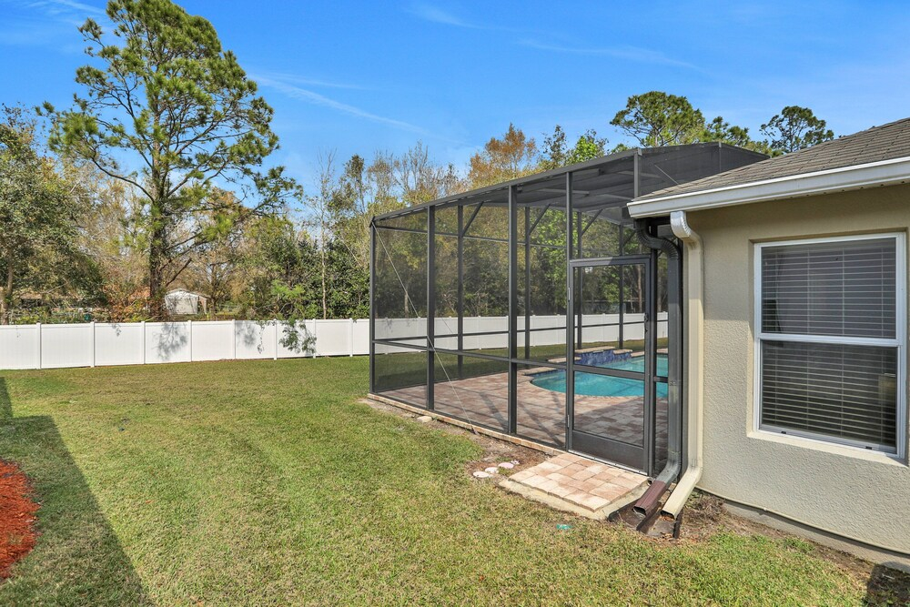 Grand Home With Private Screened Pool, Grill, Streaming, W/d, & AC