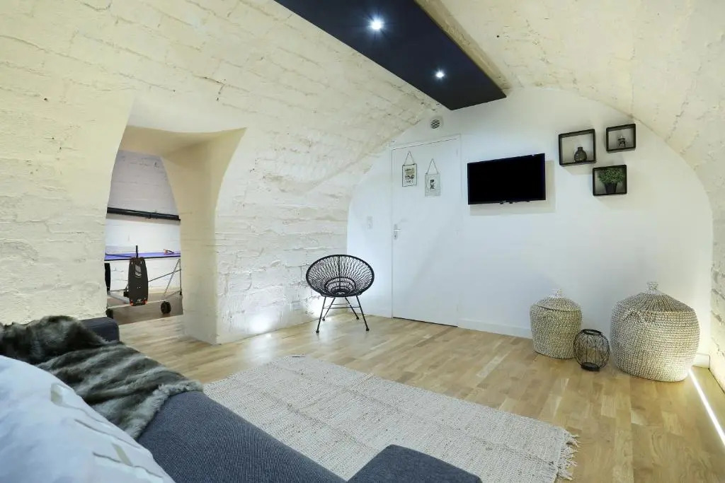 Pick A Flat's Upper Marais Apartments- Rue du Faubourg Saint-Martin
