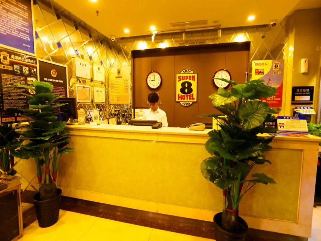Super 8 Hotel (Beijing South Railway Station, Corner Men West Subway Station)
