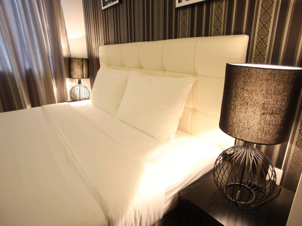 Friday Hotel