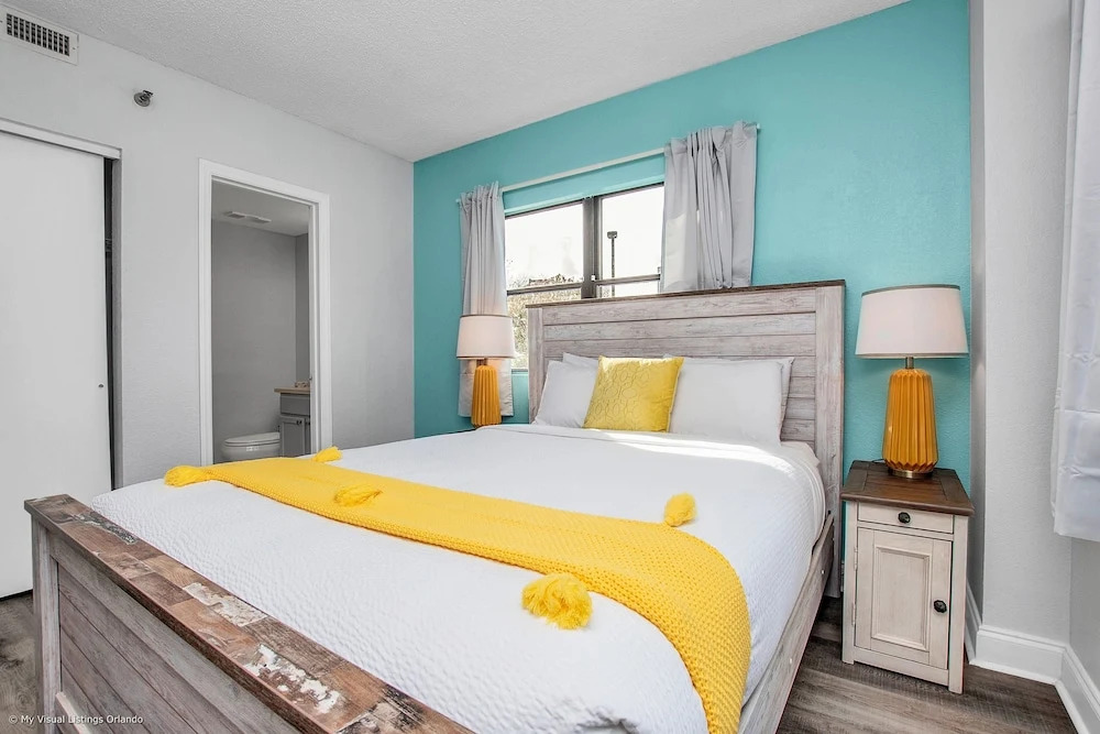 Pristine and Posh 2bd/2ba Condo With Private Balcony - #6en165