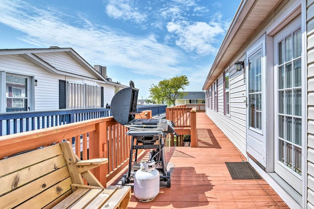 Surfside Beach Home w/ Resort Perks: Walk to Beach