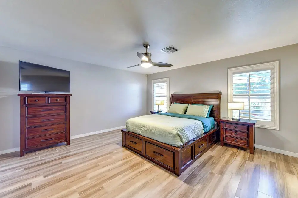 Relax Poolside & Golf: Family Gem in North Phoenix