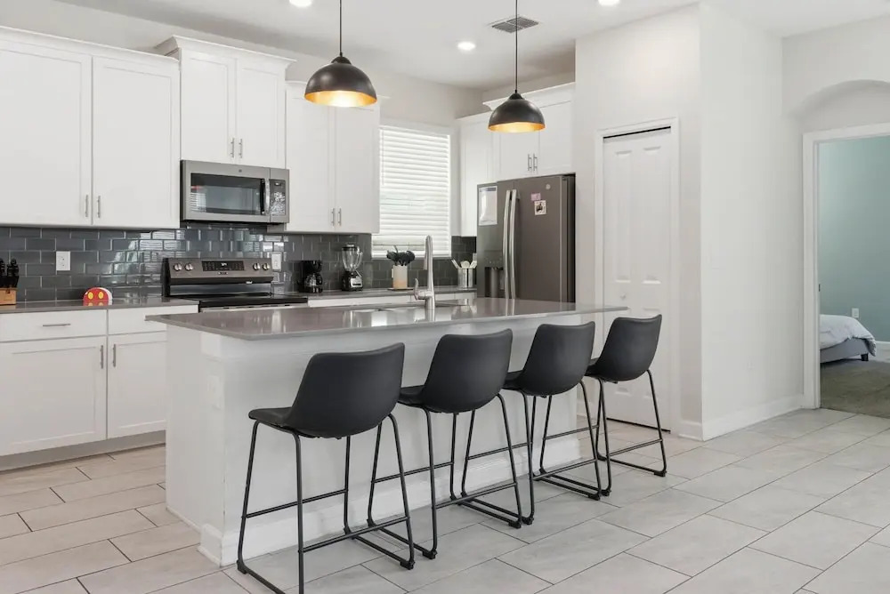 5BR Family Home Pool Theme Beds Space Location