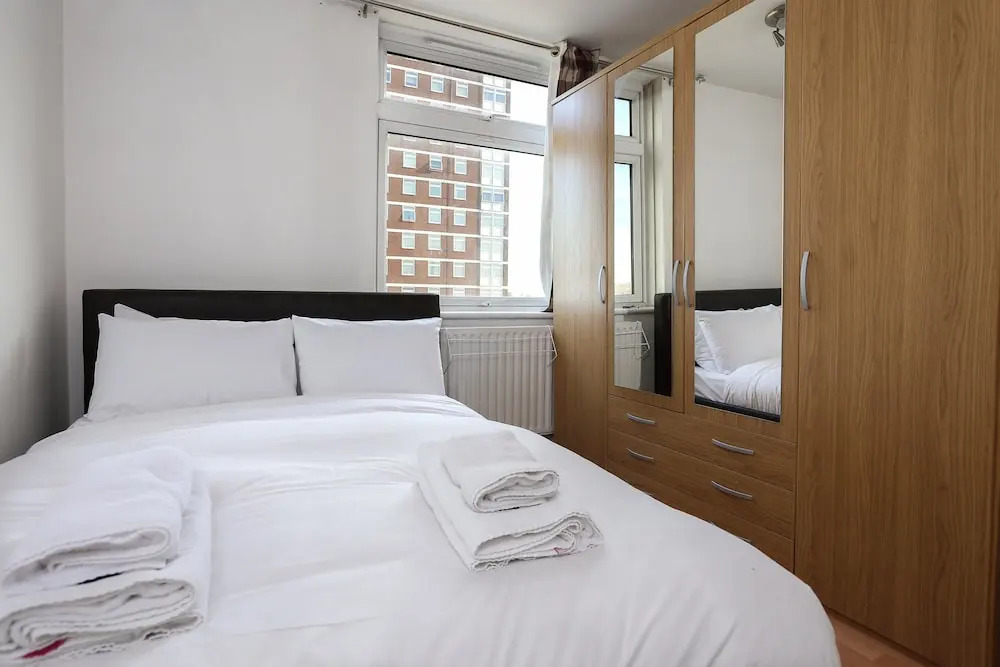 4 Bedroom Apartment in Shepherd's Bush Accommodates 10