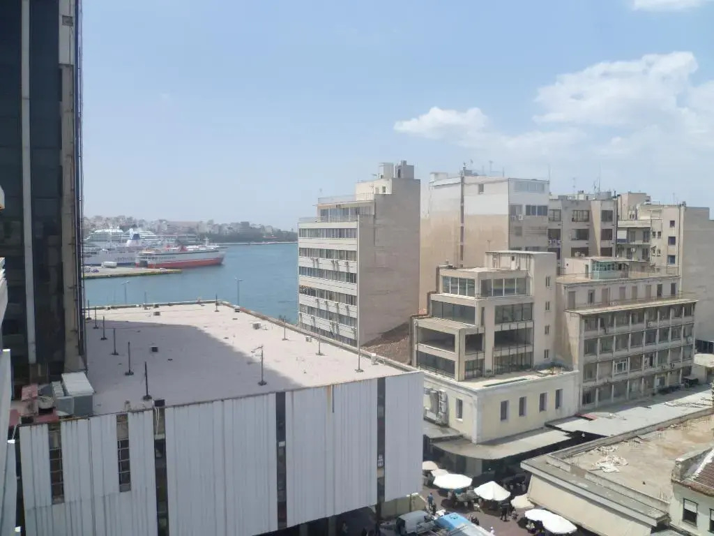 Triton Hotel Piraeus