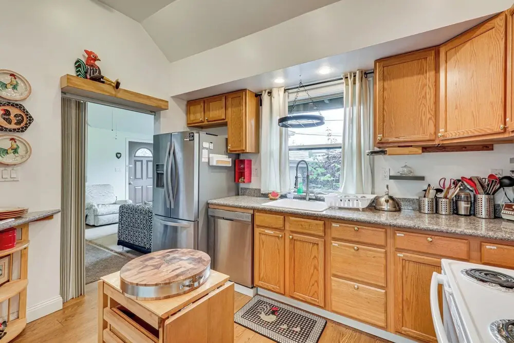 7 Mi to Dtwn Portland: Quiet Yet Central Home