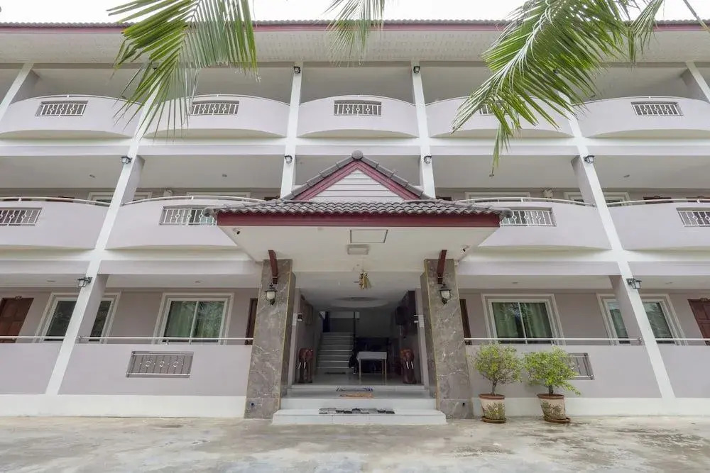 OYO 75329 Phensri Apartment