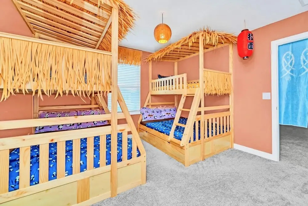 9BR Family Home With Pool Hot tub and BBQ