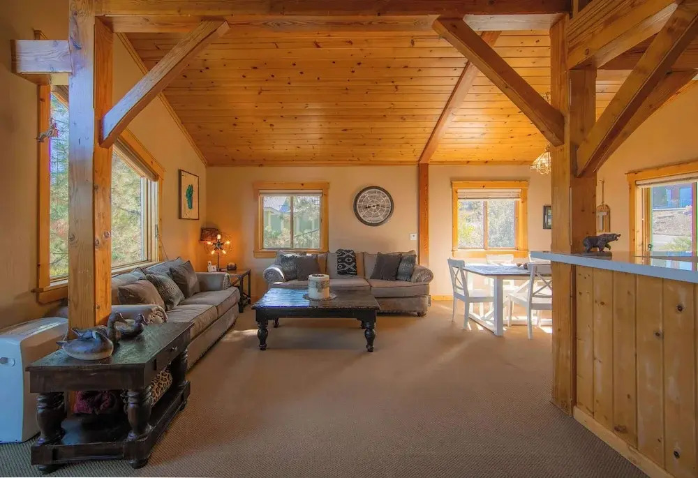 Bearfoot Lodge Near Fishing and Hiking