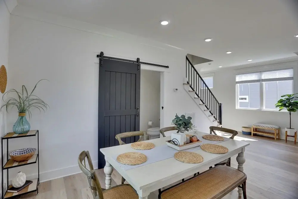 Modern Luxury Retreat: Walk to Tims Ford Lake!