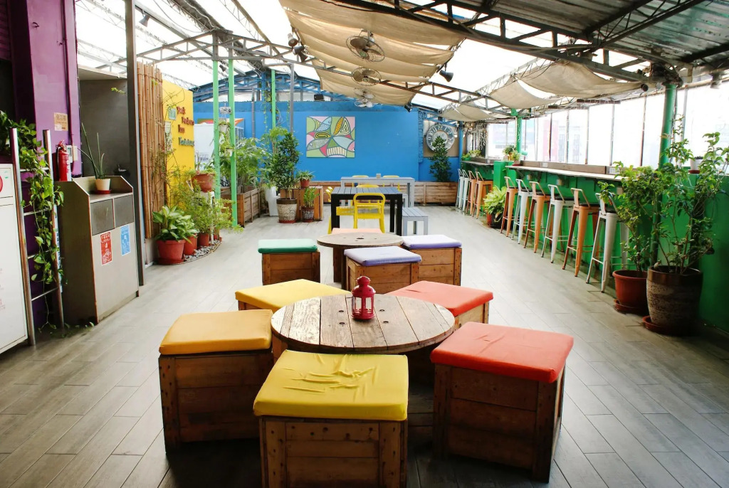 Uno Backpackers Inn