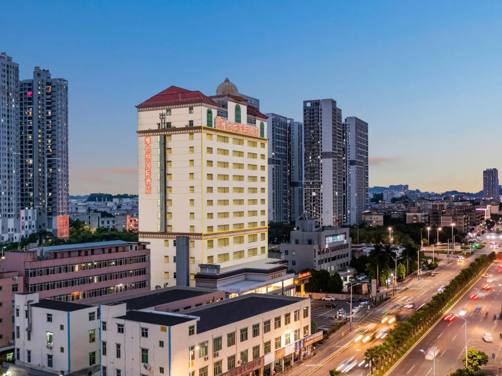 Vienna International Hotel (Shenzhen Pinghu Metro Station)