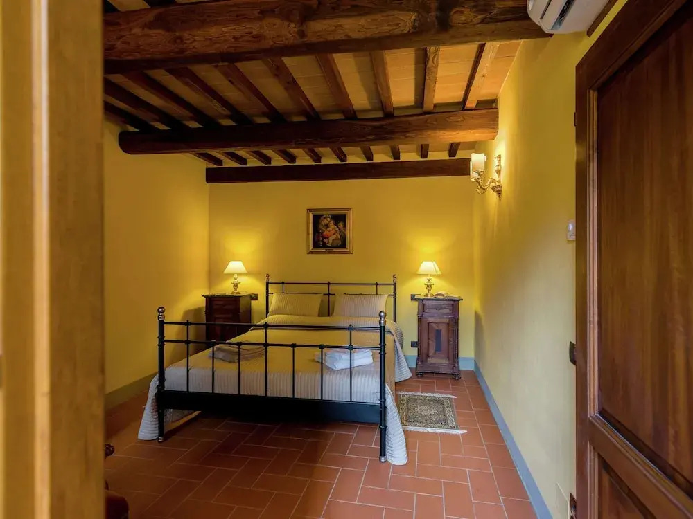 Villa in Cortona with Pool and Val di Chiana View