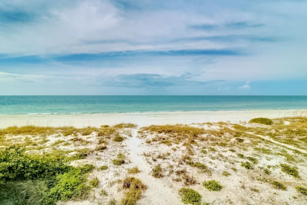 New Listing! Beachfront Bliss W/ Stunning Views 3 Bedroom Townhouse