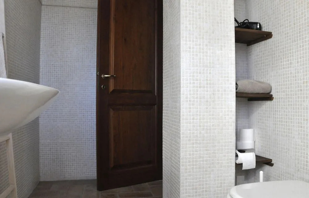 B&B Home Larina