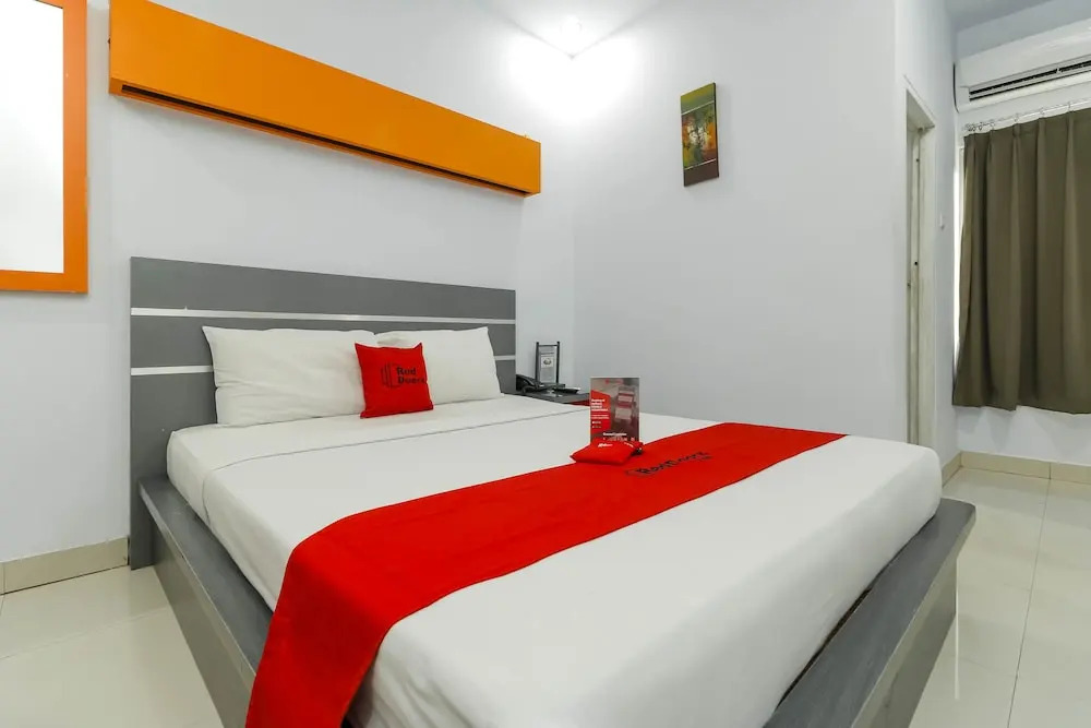RedDoorz near Manado Town Square