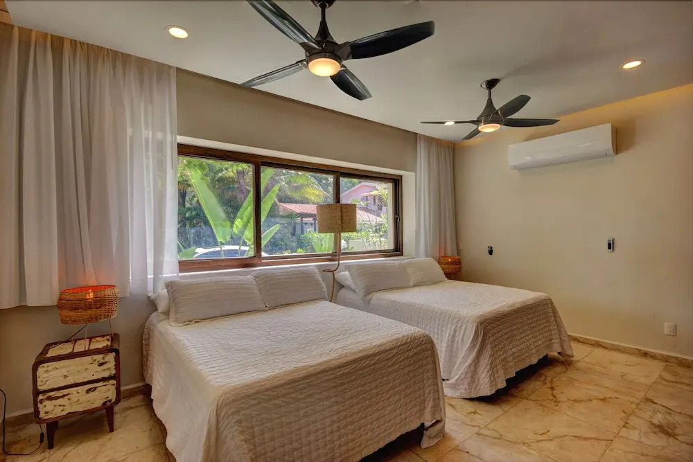 Wonderful 6 Bedroom villa 5 steps to the Best Beach in Playacar