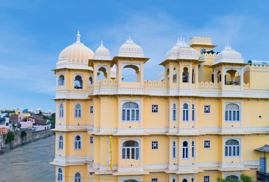 Bloom Boutique l Lake Pichola