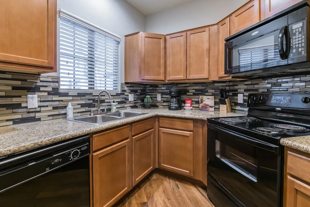 Luxury Scottsdale Suite + Pool + Gym