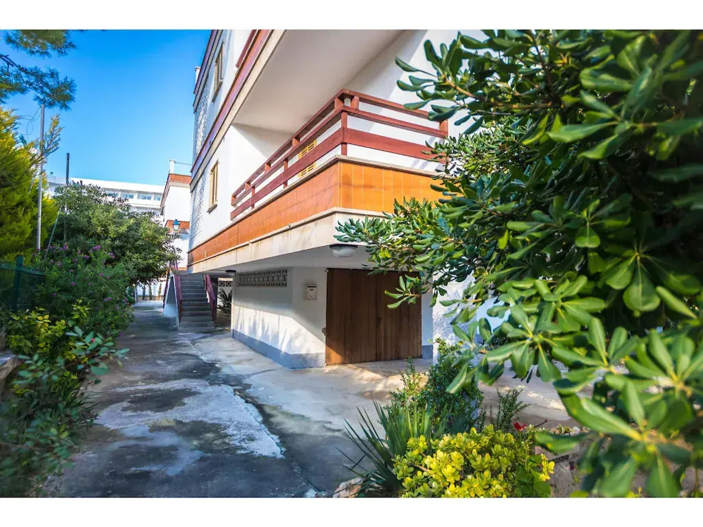 Nice renovated apartment 100 meters from the beach with Air Conditioning