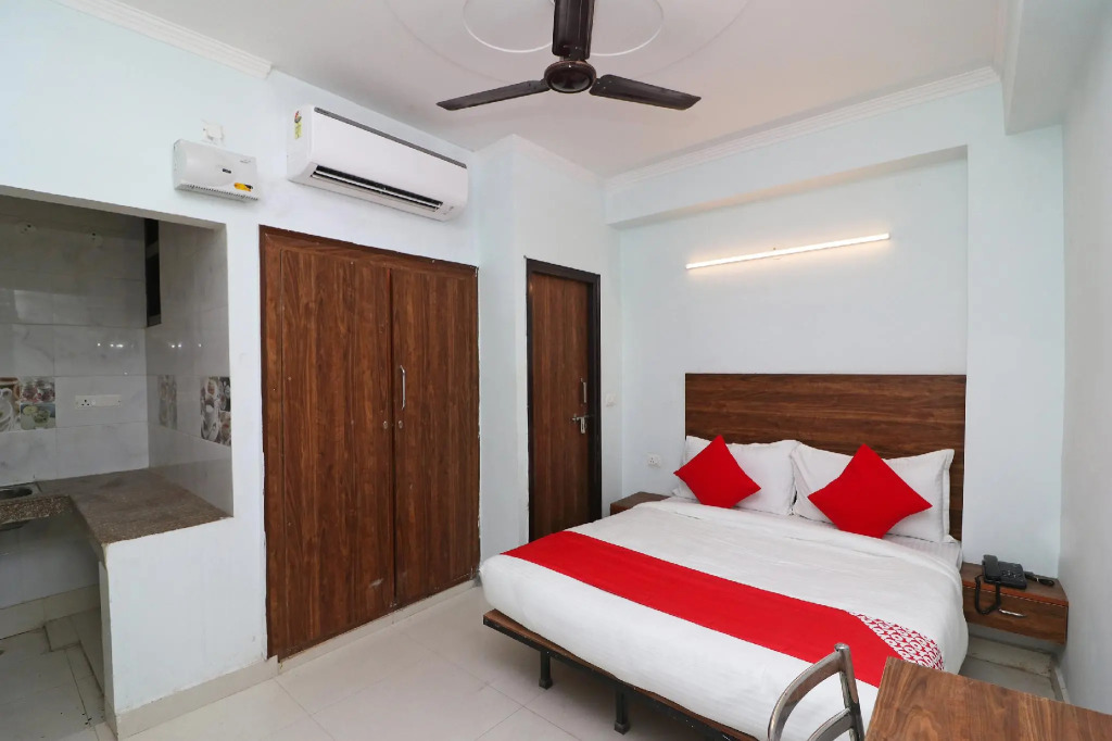 Hotel O Sathguru Residency Near New Ashok Nagar Metro Station