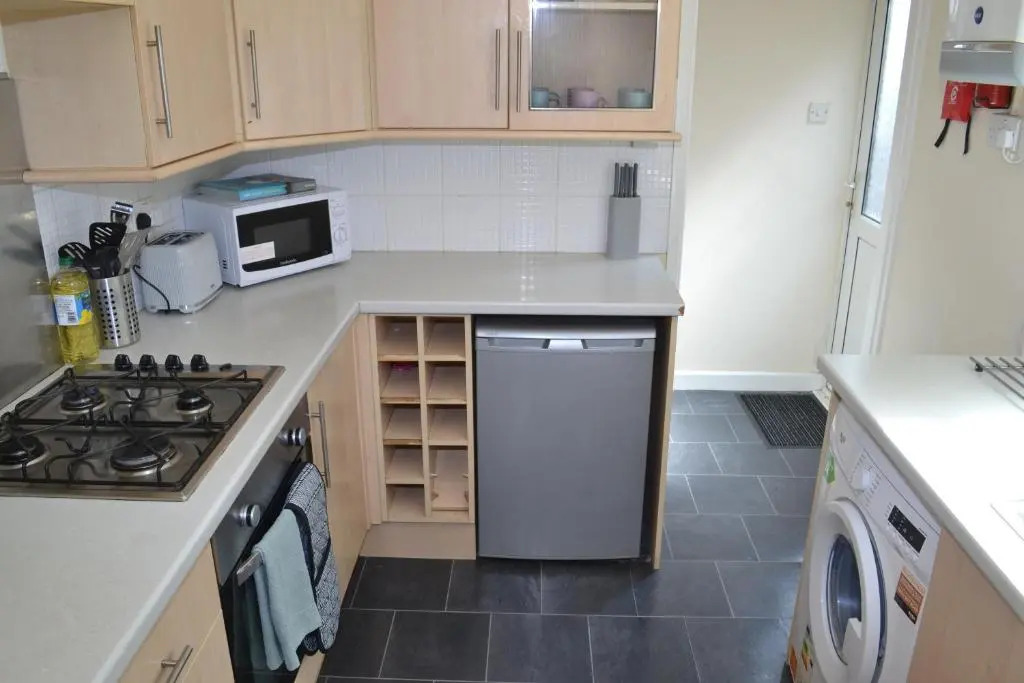 Ruby Retreat - Entire House - WiFi - 4 Bed - Garden - Maidstone Town