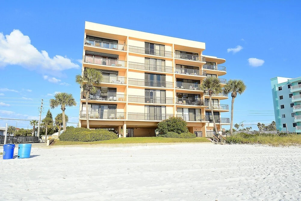 Trillium 4C Beach Front With Private Balcony/updated/pool!