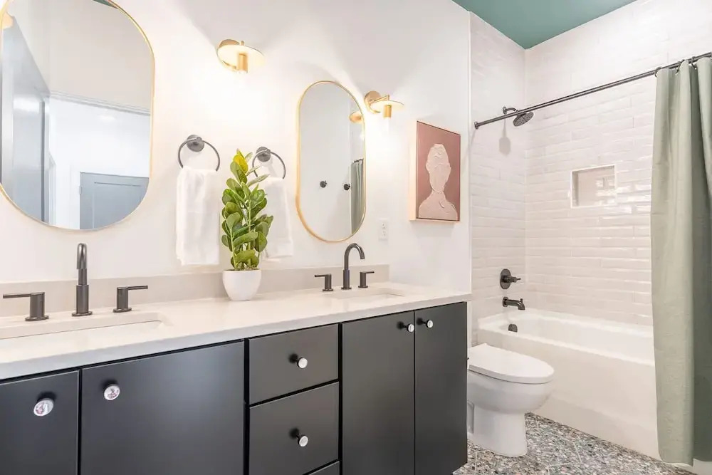 Luxe Group Stay With Hot Tub Rooftop Lounge