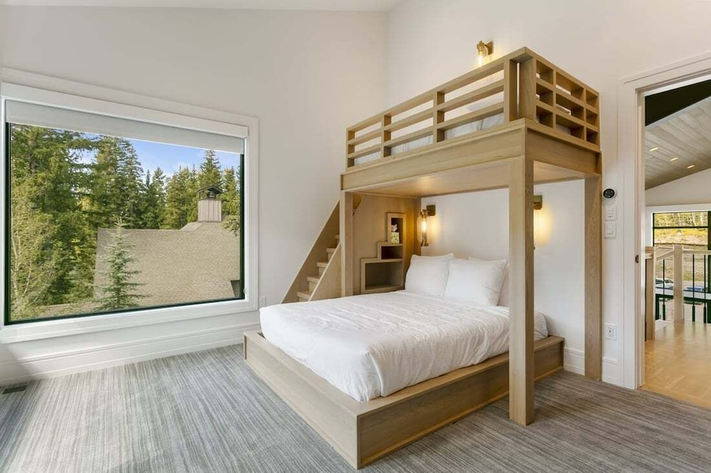 9401 - Silver Aspen - Five Bedroom Luxury Townhome 5 Home
