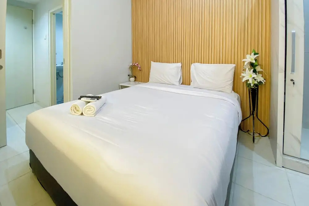 Nice and Cozy Studio at Amartha View Apartment By Travelio