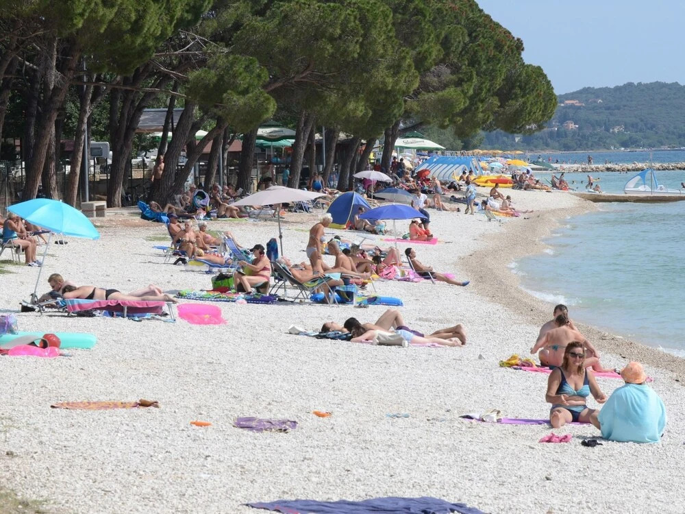 Carefully Furnished Bungalow with 2 Bathrooms, 7km From Pula