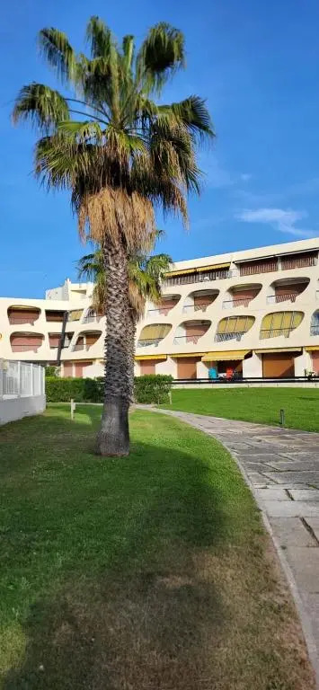 L'Escale Plage at the end of the Gardens Beach and the swimming pool