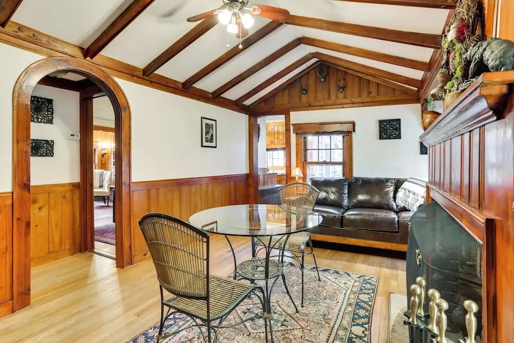 Cozy Catskills Cottage: Creekside Deck & Fire Pit
