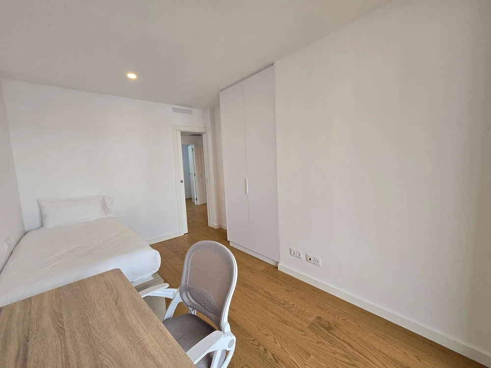 The Roger Terrace 2BR With Pool gym in Barcelona
