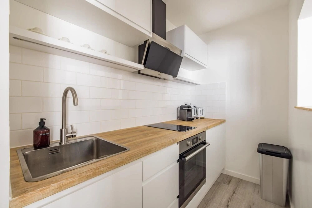 Light-filled Studio With AC - Earl s Court