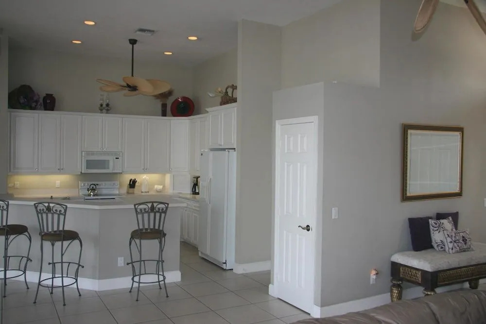 431 Edgewater Ct