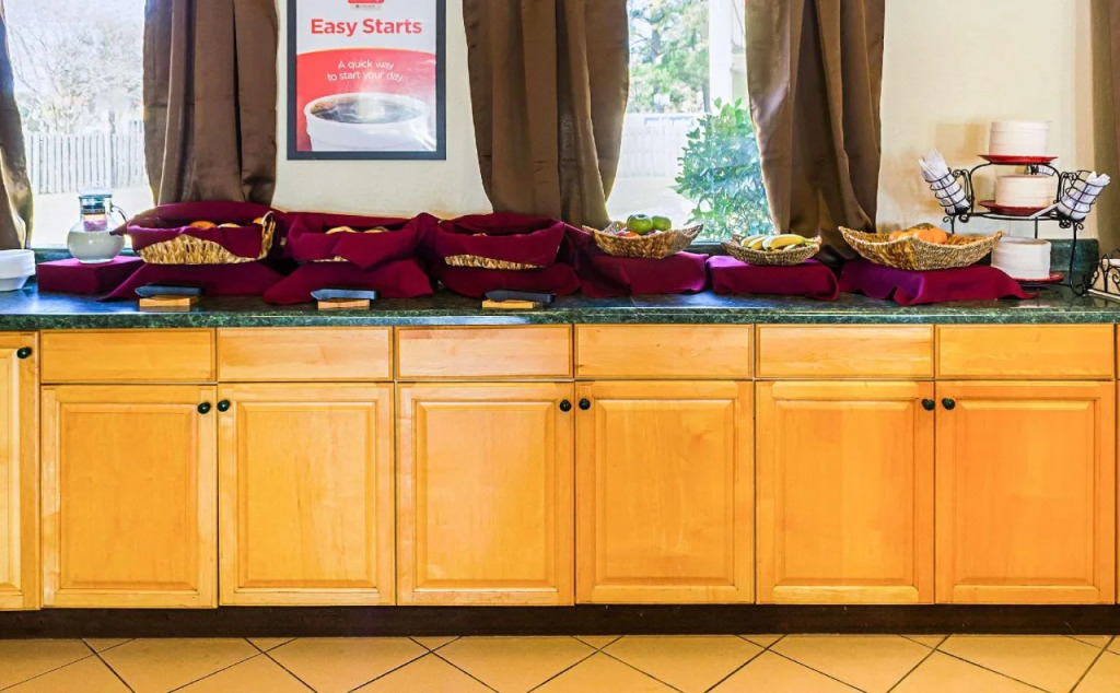 Econo Lodge Inn & Suites Hardeeville I-95