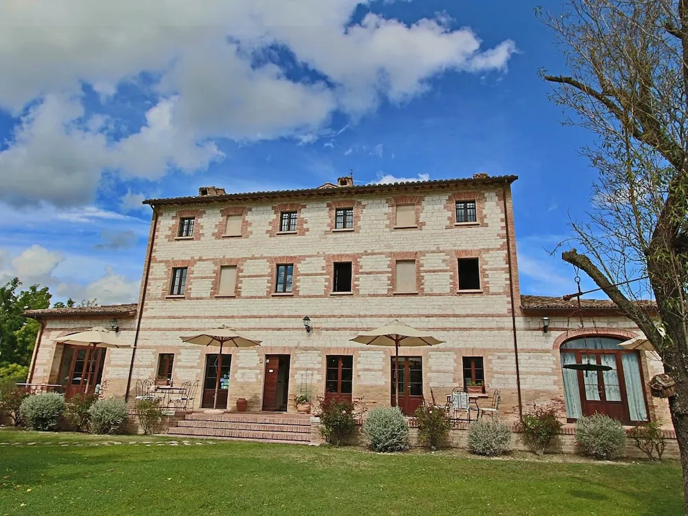 Cottage in Urbania With Pool & Terrace