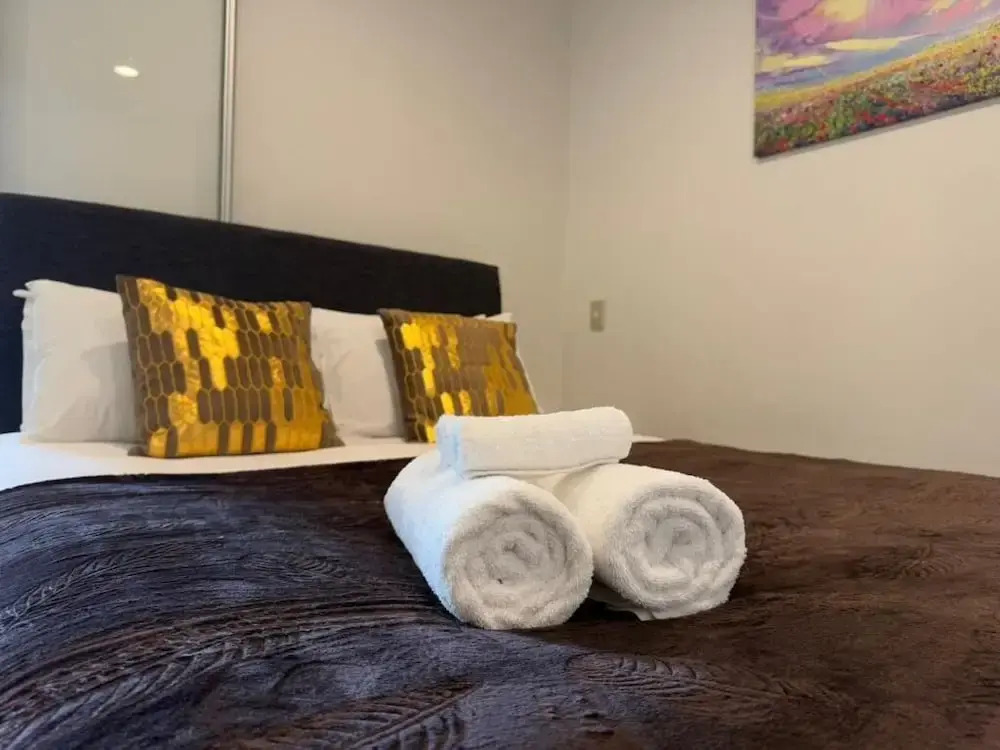 Near Sky Tower Cozy 1B Apt Close to Port