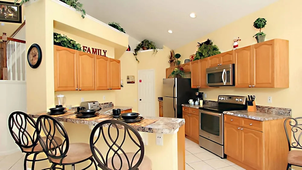 6 bedroom home in Windsor Palms