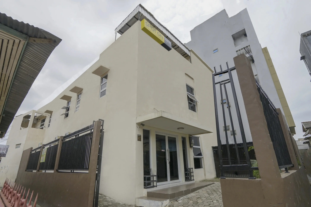 RedDoorz Syariah Near Transmart Mall Palembang
