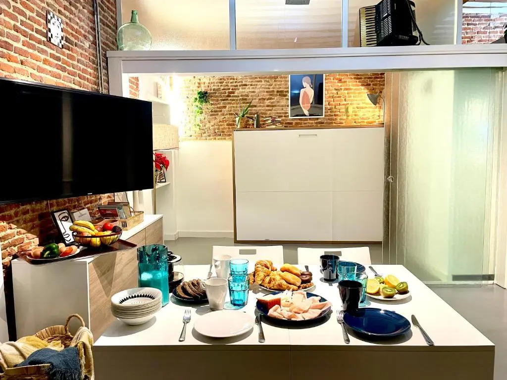 calle Amparo100 Red brick loft for 8 Madrid Lavapies