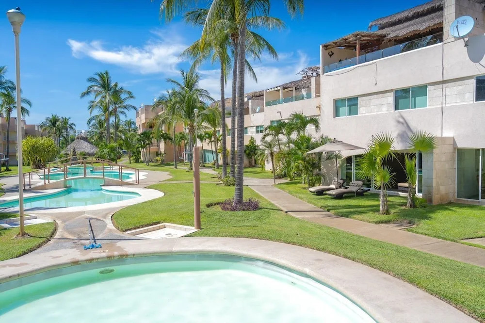JUUB Luxury 3 Bedroom House at Playa diamante